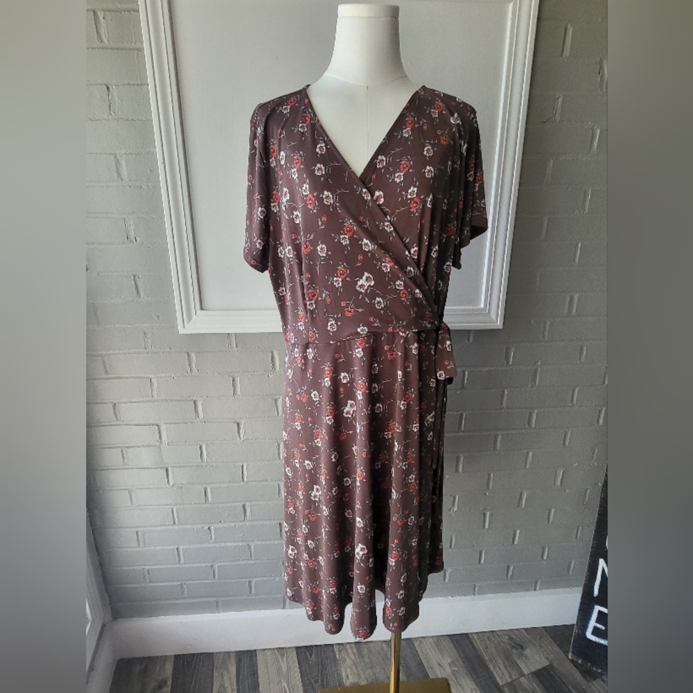 Kaileigh Brown Floral Midi Dress